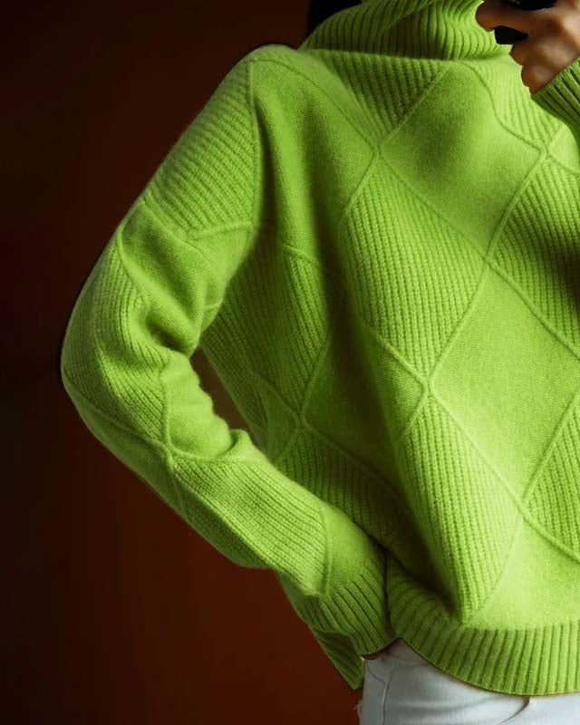 Maya | Suéter de cuello alto con detalles refinados